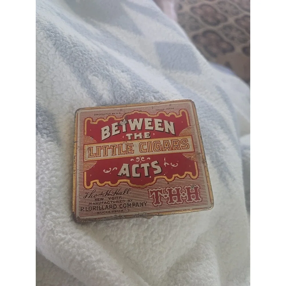 Vintage Between the Acts Little‎ cigars tin box